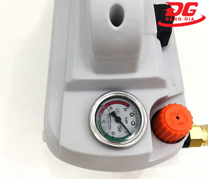 Van chỉnh áp và đồng hồ đo áp lực của máy rửa xe Ergen EN-6728