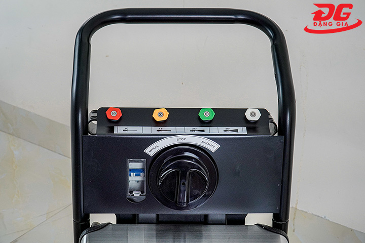 Nút nguồn + béc phun của máy rửa xe tự động ngắt Kumisai KMS 250/7.5