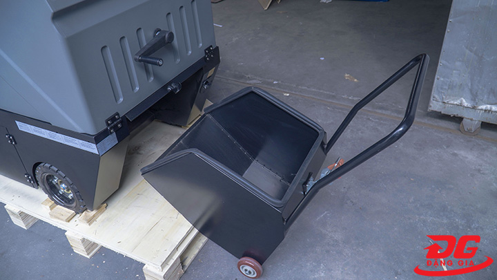 thùng chứa rác Xe quét rác ngồi lái Kumisai KMS-1250E