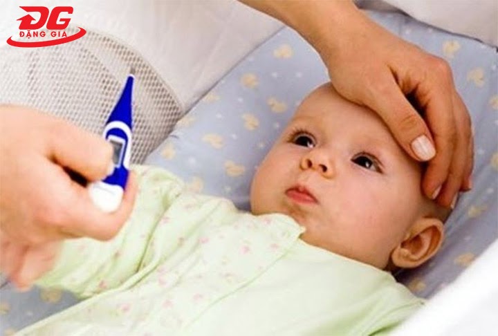 Trẻ sơ sinh có sức đề kháng yếu