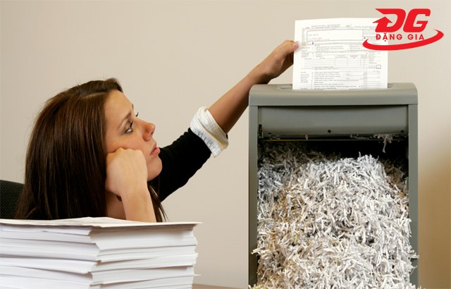 Máy hủy tài liệu bị kẹt giấy