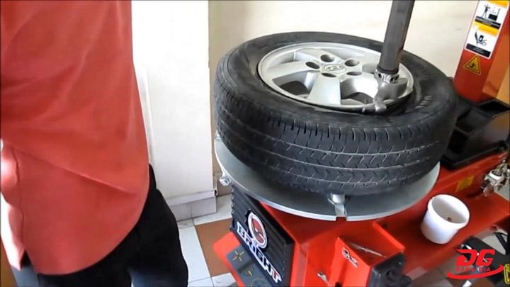 [Hướng Dẫn] Móc lốp xe máy đơn giản chỉ với 10 phút tại nhà