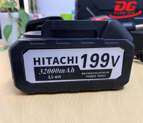 Máy rửa xe Hitachi 199V cầm tay dùng pin