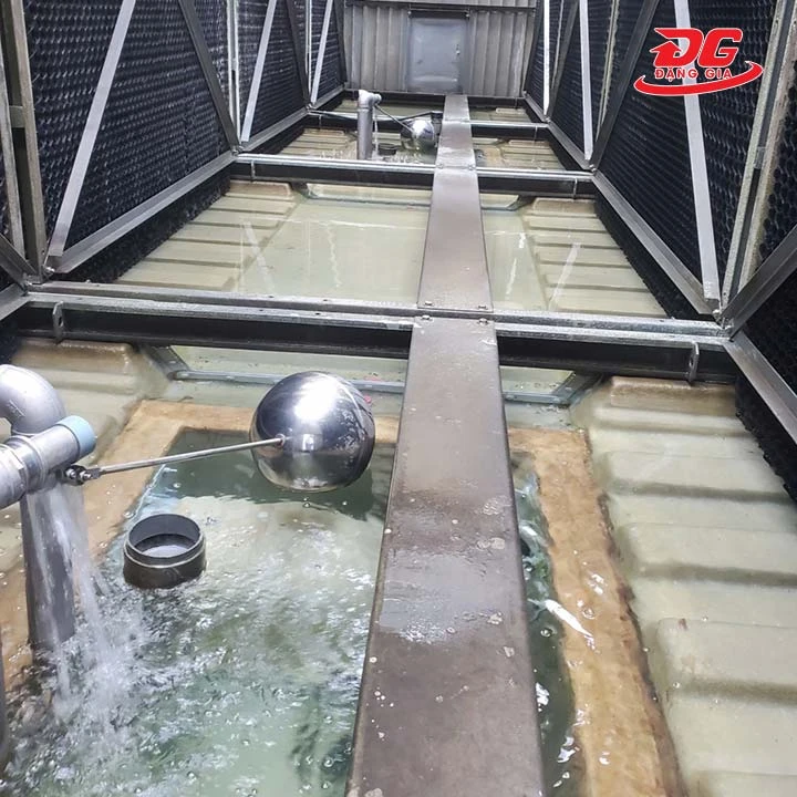 bơm nước vào hệ thống tháp