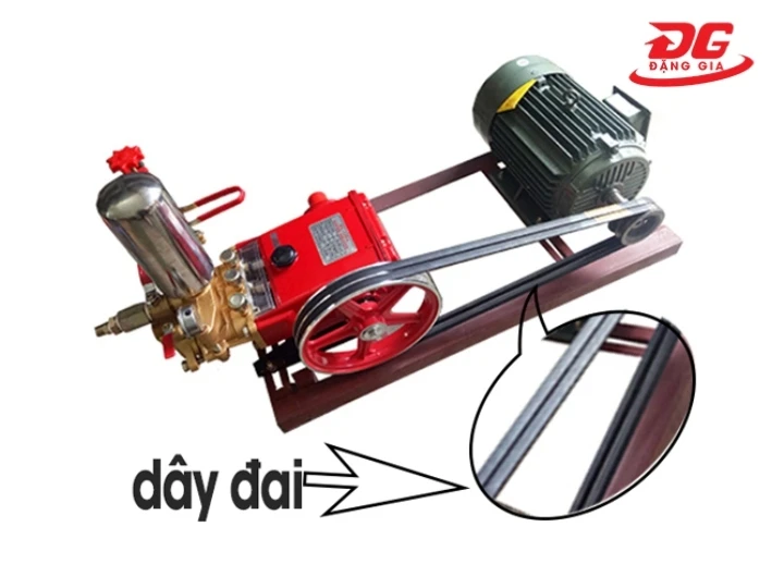 Căng lại dây curoa, đặt máy nơi vững chắc
