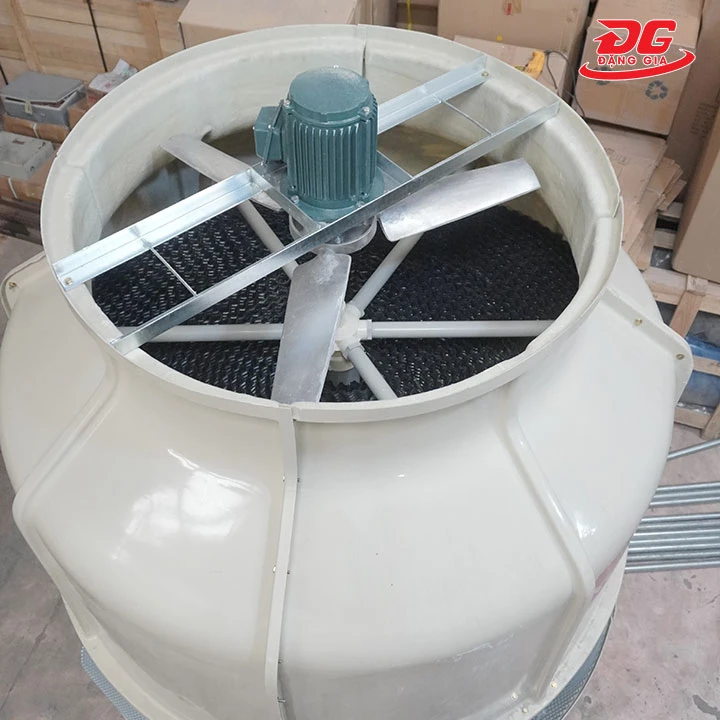 động cơ và cánh quạt của tháp giải nhiệt mini