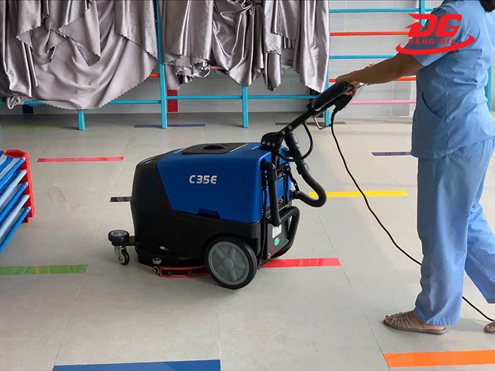 máy chà sàn Clepro làm sạch nhanh