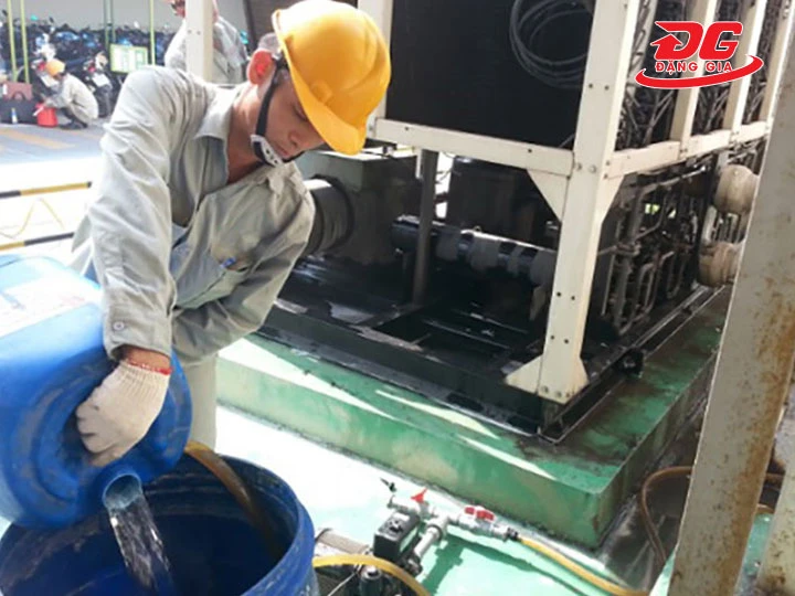 Pha chế hóa chất tháp giải nhiệt