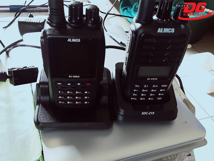 2 bộ đàm Alinco