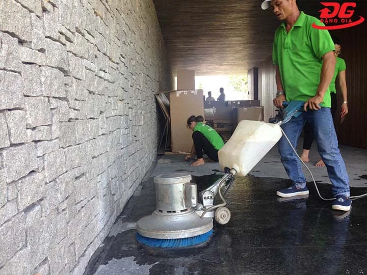 thuê máy chà sàn bị hỏng