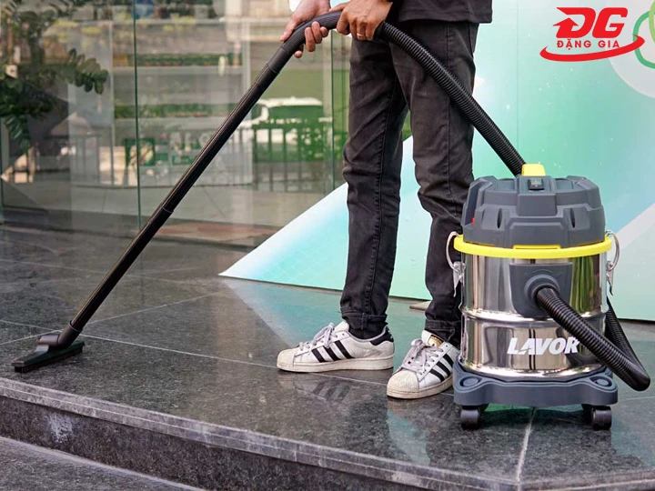  Máy hút bụi 1000W Lavor 18 Plus
