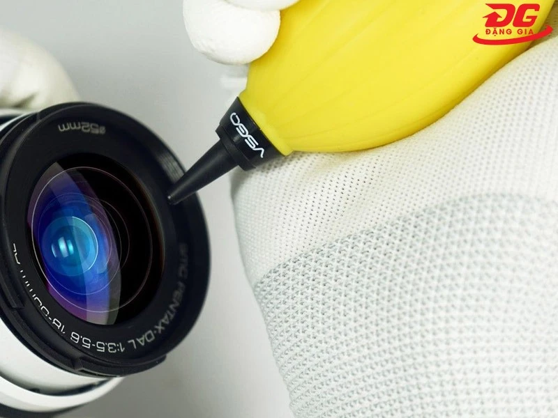 Vệ sinh ống kính máy ảnh