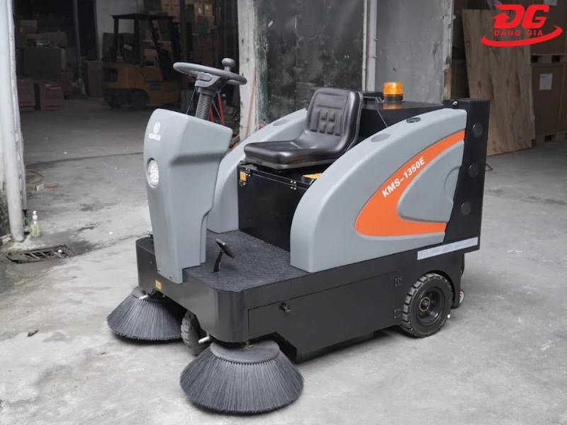 máy hút lá cây công nghiệp