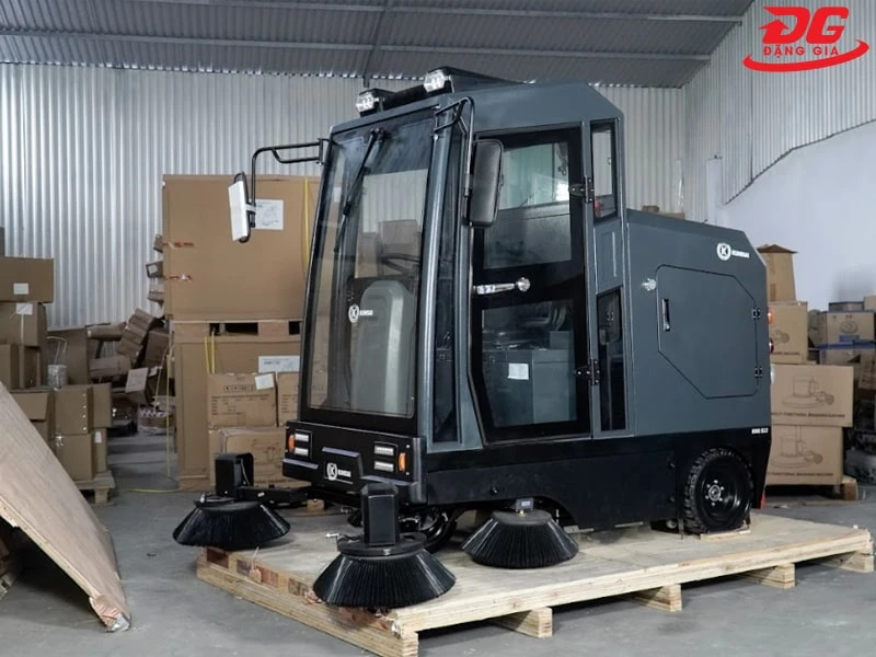 máy hút rác lá cây