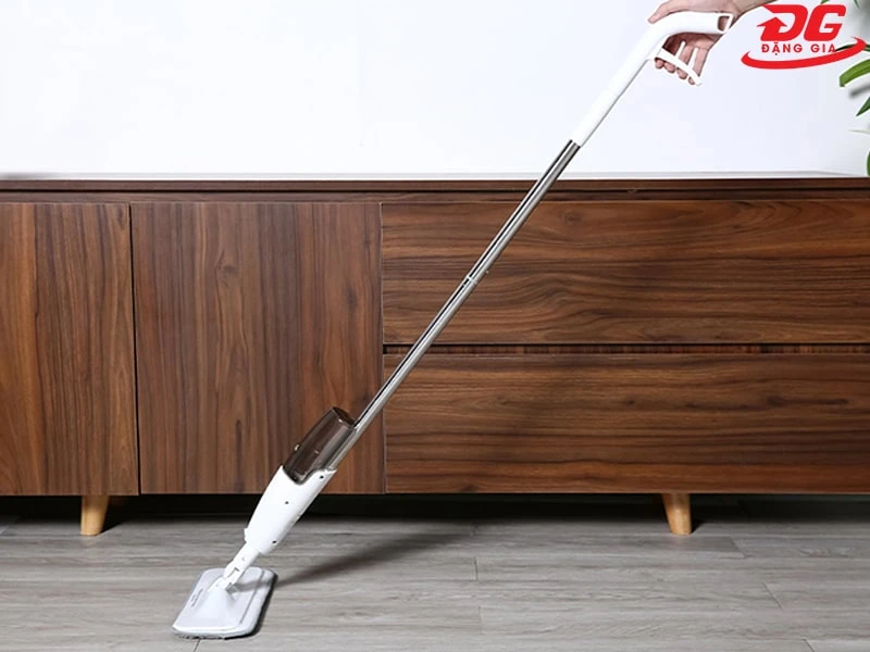 Cách sử dụng cây lau nhà phun sương hiệu quả