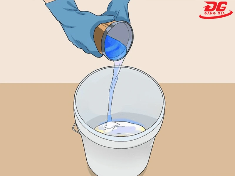 Pha nước Javel đúng tỷ lệ để xử lý giày bị mốc