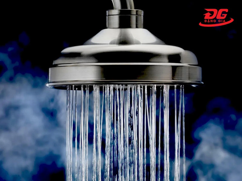 Dùng nước nóng để làm sạch