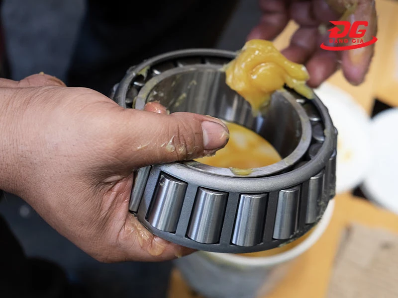 Đặc điểm của mỡ bôi trơn cho vòng bi, ổ bi
