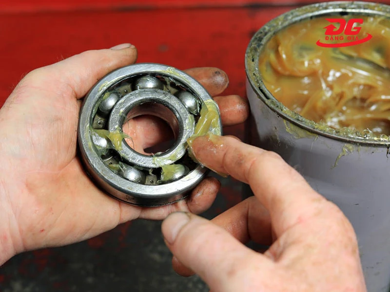 Tại sao vòng bi cần được bôi trơn mỡ?