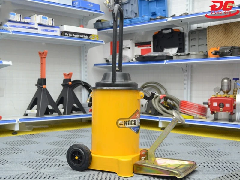 Máy bơm mỡ bằng chân