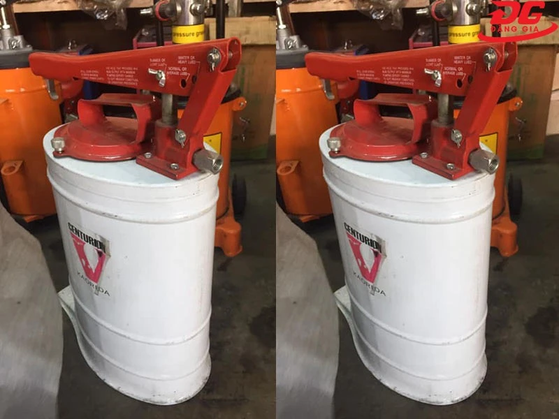 Bình bơm mỡ bò gạt tay 8kg-10kg Koorflco