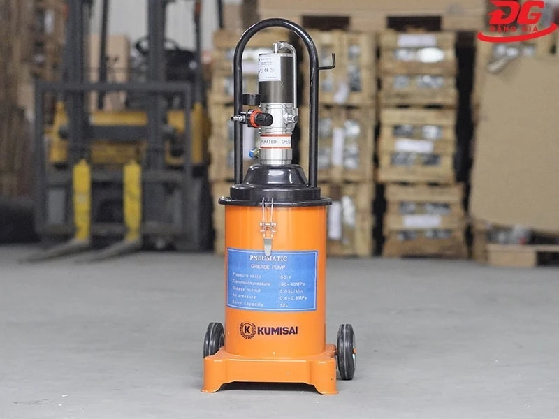 Máy bơm mỡ bò dùng khí nén Kumisai 12 lít