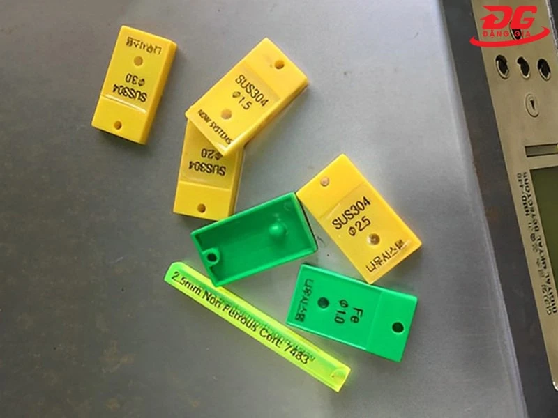 Mẫu kim loại chuẩn