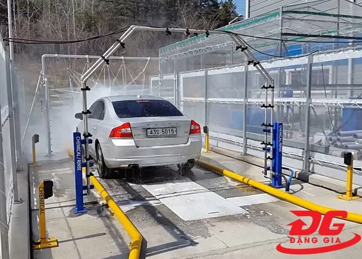 Hệ thống rửa xe ô tô bán tự động