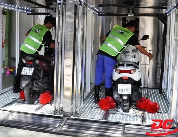rửa xe máy tự động