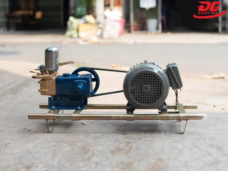 Máy bơm rửa xe dây đai Nhật Bản NB2