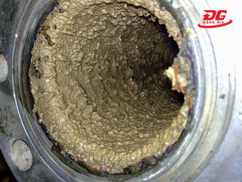 Đường ống dẫn nước tích tụ nhiều bụi bẩn