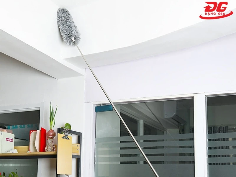 Cây lau trần nhà, tường giúp việc lau chùi trở nên dễ dàng hơn