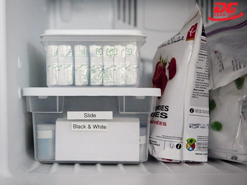 Film máy ảnh cần được nhét vào hộp và túi zip kín trước khi đem đi đông lạnh