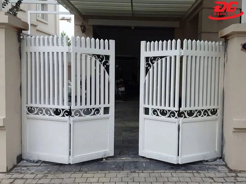 Cửa cổng gấp tự động 4 cánh rất được ưa chuộng