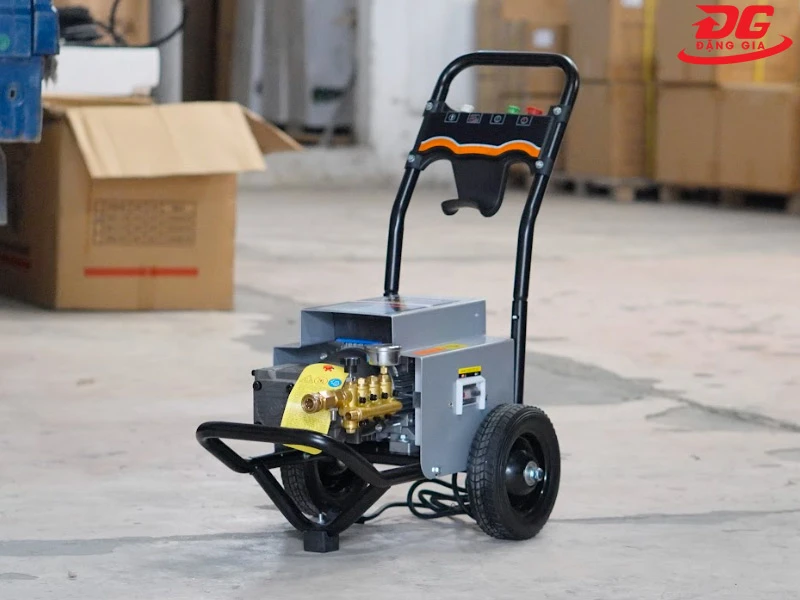 Máy xịt vệ sinh điều hòa Palada PD 70/1.8