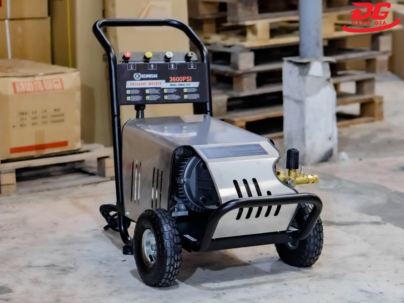 Máy rửa xe cao áp là thiết bị quan trọng trong tiệm rửa xe chuyên nghiệp