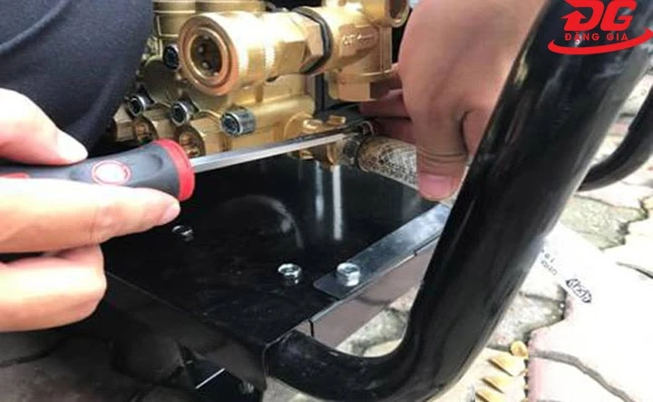 Nứt khớp nối đầu bơm