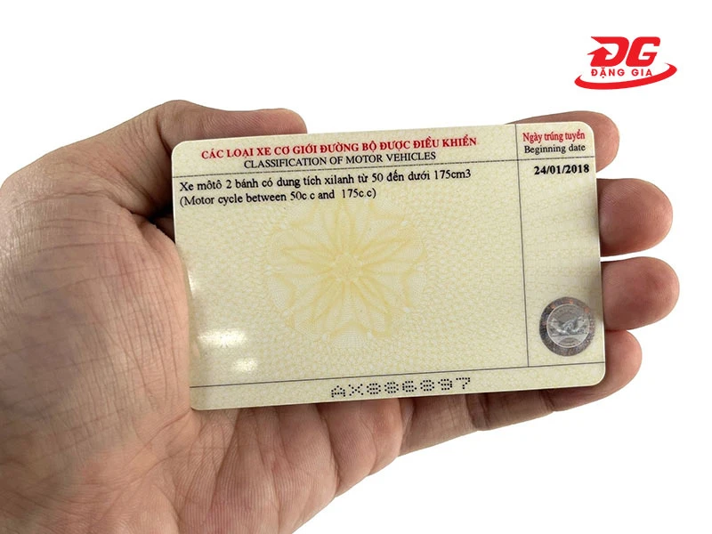 Không nên ép dẻo bằng lái xe PET