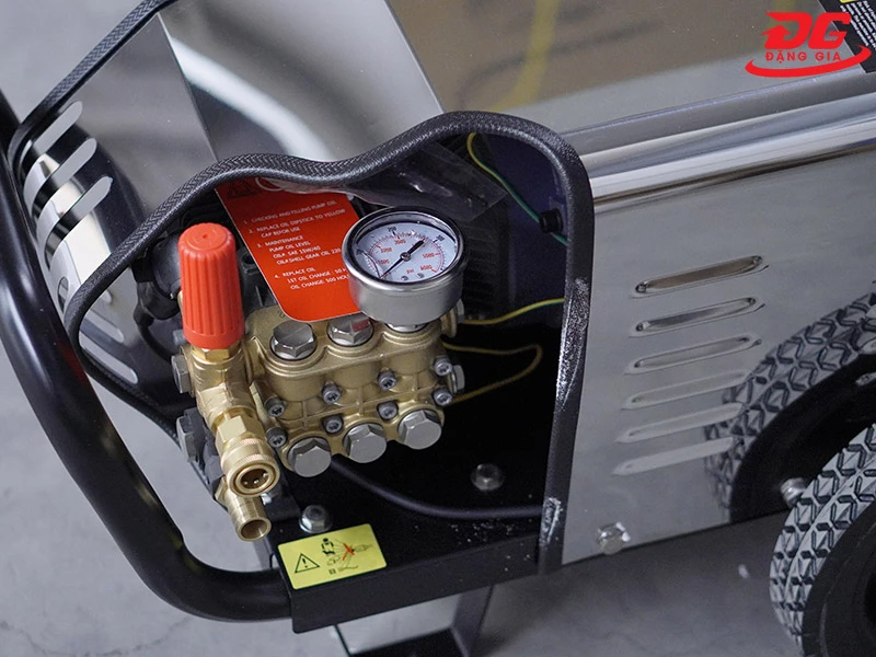 Đồng hồ đo áp suất máy rửa xe sử dụng đơn vị bar