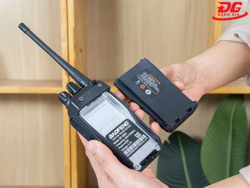 Pin của máy bộ đàm