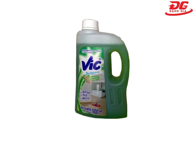 Dung dịch lau sàn nhà Vic - Giá tham khảo: 70.000 đồng (1.8L)