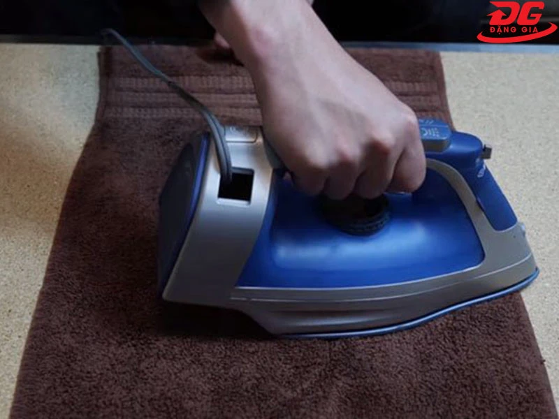 Di chuyển đều tay khi thực hiện