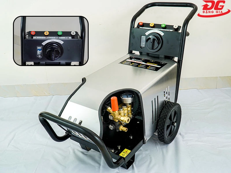 Máy xịt rửa xe tự động ngắt Kumisai KMS 250/7.5