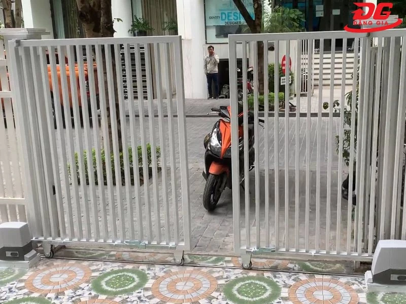 Motor cổng lùa 2 cánh