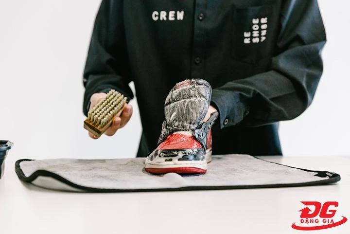 cách vệ sinh giày air jordan 1