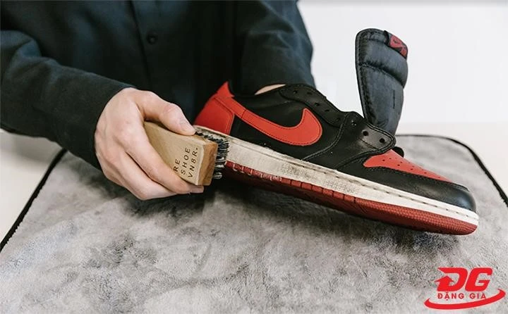 cách vệ sinh giày jordan 1 low