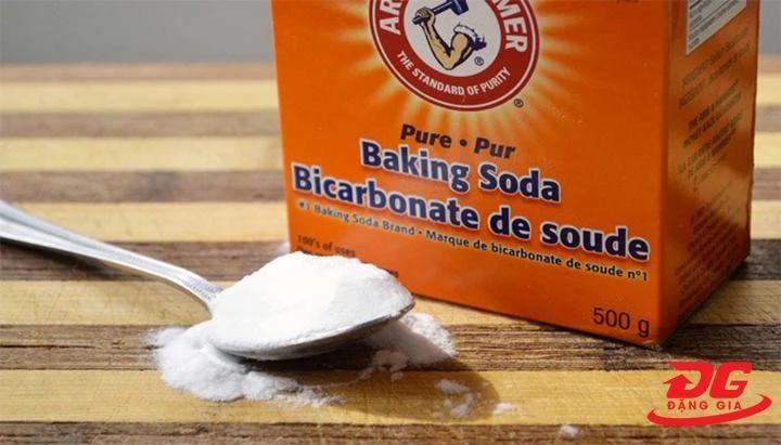 giặt giày trắng bằng baking soda