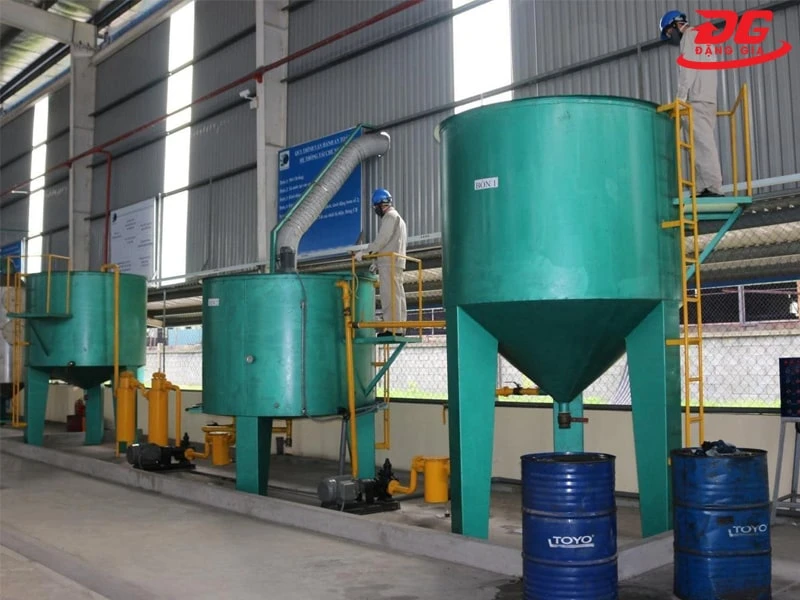 Xưởng tái chế dầu nhớt thải