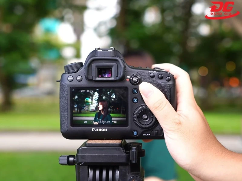 Độ nét ảnh có thể điều chỉnh tự động hoặc thủ công