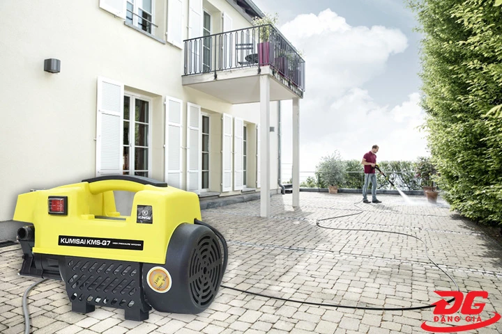 Sử dụng dây phun có độ dài 15m cho máy xịt rửa gia đình